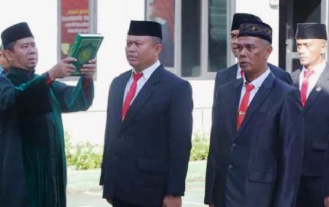 Mursalim diambil sumpah jabatan sebagai Penyidik Pegawai Negeri Sipil oleh Kepala Kanwil Kemenkumham Sumbar.
