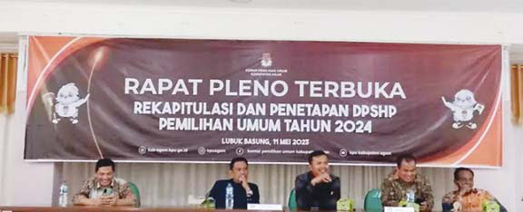 PLENO: Suasana rapat pleno terbuka rekapitulasi dan penetapan DPSHP di aula Dinas Kesehatan Agam, beberapa waktu lalu.(DOK KPU AGAM)