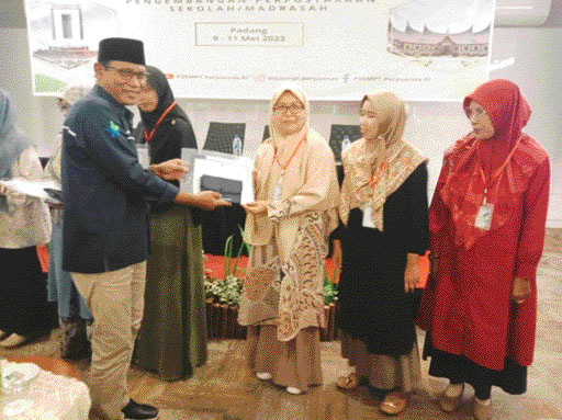 REWARD: Para pustakawan ketika mengikuti Bimbingan Teknis Pengembangan Perpustakaan Sekolah/Madrasah di ZHM Premiere Hotel, Padang.(IST)