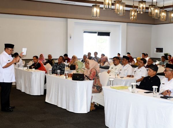 Bupati Agam Dr H Andri Warman MM saat membuka workshop itu berharap, kegiatan ini memberikan arah dan konsep baru dalam pengelolaan Bumnag.