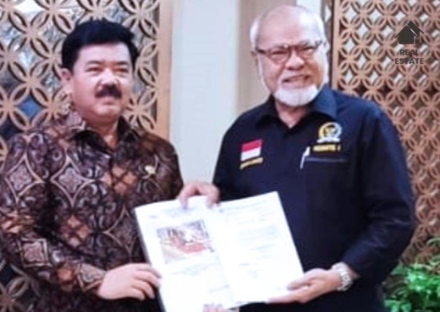 Anggota DPD RI Abraham Liyanto (kanan) bersama Menteri ATR/BPN Hadi Tjahjanto. (Foto: Dok. DPD RI)
