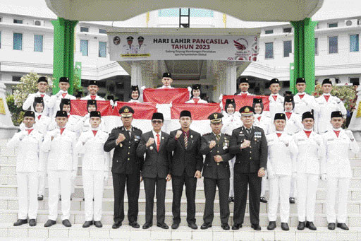 KOMPAK: Foto bersama usai peringatan Hari Lahir Pancasila 2023 di halaman Kantor Bupati Limapuluh Kota, Sarilamak, Kamis (1/6) pekan lalu.(IST)