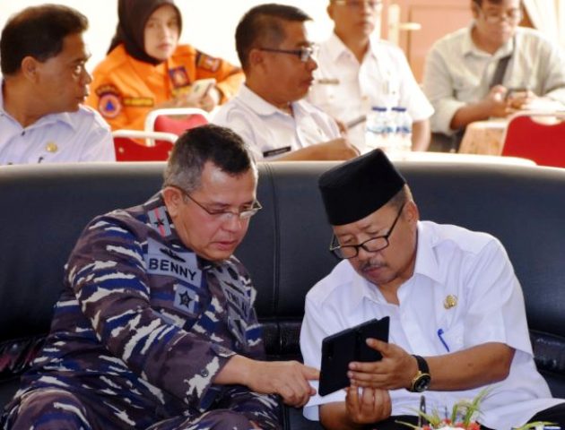 Komandan Lantamal II Padang, Laksamana Pertama TNI Benny Febri MM MTr Opsla dan Bupati Agam Dr H Andri Warman MM bahas Kampung Bahari Nusantara (KBN) yang direncanakan di Tiku Kecamatan Tanjung Mutiara.