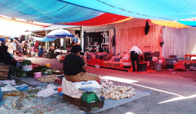 Sesudut aktivitas di Pasar Tradisional Pakandangan.