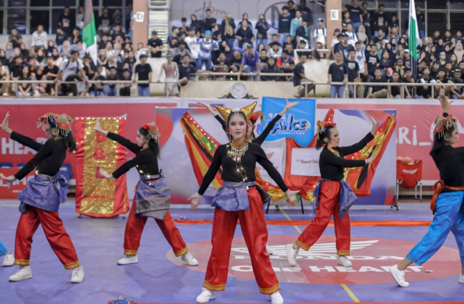 UNIK: Tim DBL Dance Competition 2023 SMAN 6 Padang padukan seni budaya Minang dengan unsur modern. (Foto: Gilang DBL For Padek)