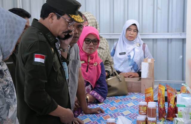 Direktur Buah dan Florikultura (Buflo) Dirjen Hortikultura Kementerian Pertanian, Dr Liferdi Lukman saat berkunjung ke Jorong Kubu, Nagari Padang Laweh, Jumat (28/7/2023).