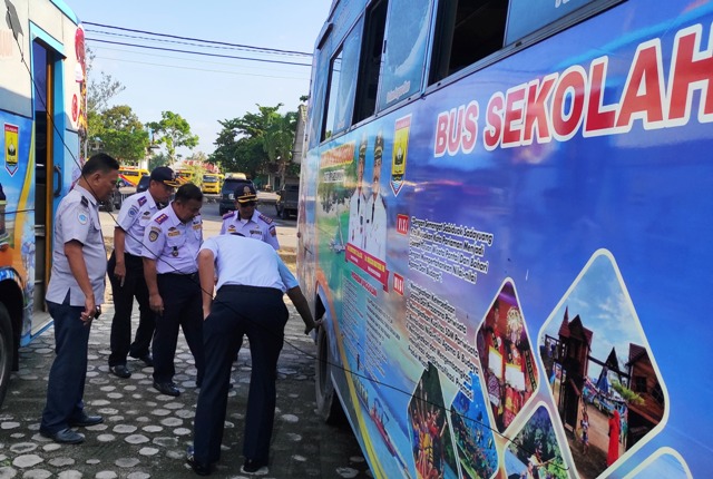 Dinas Perhubungan Kota Pariaman melaksanakan inspeksi dan pemeriksaan terhadap 7 Bus Sekolah Kota Pariaman.