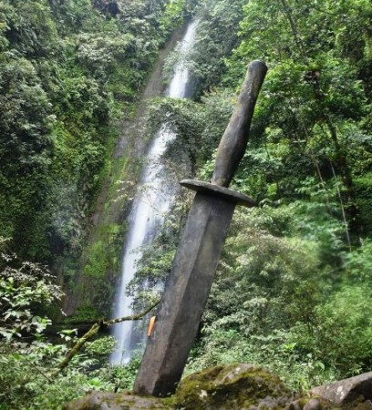 Monumen Sangkur ini merupakan prasasti Ekspedisi Bukit Barisan, yang merupakan kenang -kenangan dari Kopassus, karena dulunya lokasi tersebut awalnya dibuka oleh Kopassus