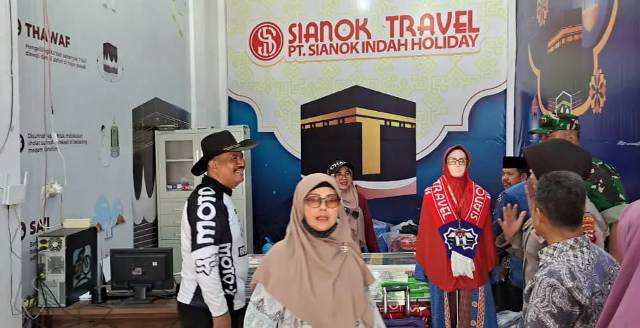 Travel Umrah Sianok Indah Holiday di Pusat Pertokoan Andah Lupo-lupo Ingek, Dekat Terminal Jati Pariaman.