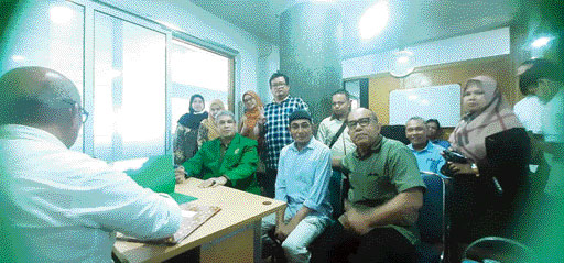 BALON REKTOR: Insannul Kamil PhD mendaftar menjadi bakal calon rektor Unand periode 2023-2028 di Sekretariat MWA Unand, kemarin (18/9).(IST)