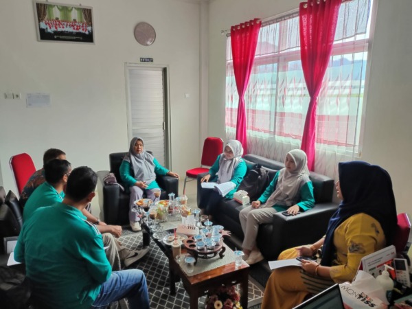 PERSIAPAN AKREDITASI: Tim TPCB saat turun ke Puskesmas IV Koto Mudik Batang Kapas beberapa waktu lalu.(IST)