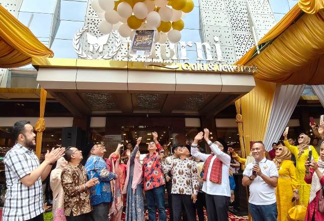 Peresmian Toko Emas Murni yang menempati gedung baru nan megah di Jl Ratulangi Padang.