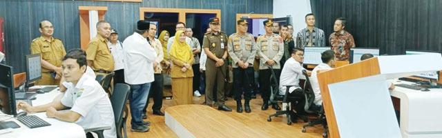 SMART CITY: Command Centre Kabupaten Padangpariaman yang terletak di lantai 2 Kantor Bupati, Kawasan IKK Parikmalintang, diresmikan oleh Bupati Padangpariaman, kemarin.(IST)