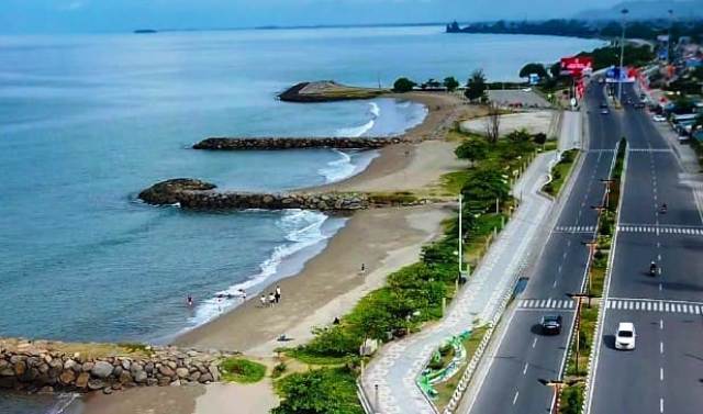 Sejengkal potret Pantai Padang. f: aziz m