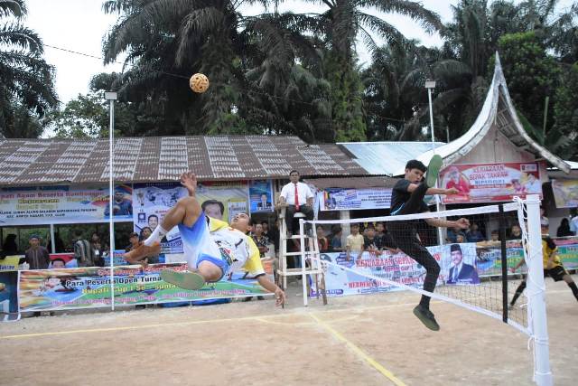 Kejuaraan sepak takraw Bupati Cup I se-Sumatera Barat yang digelar Persatuan Sepak Takraw Indonesia (PSTI) Agam, Sabtu (9/9).