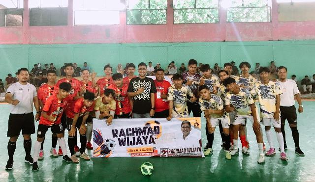 Calon Anggota DPRD Padang Rachmad Wijaya membuka Turnamen Futsal Rahmad Wijaya Cup, Sabtu (16/9) di Lapangan Tata Futsal, Kelurahan Rawang, Padang Selatan.