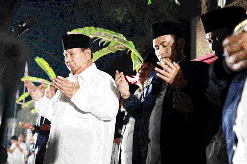 SILATURAHMI: Prabowo Subianto menerima silaturahmi dan dukungan Samawi di kediamannya di Kertanegara pada Sabtu (7/10) malam.(IG PRABOWO)