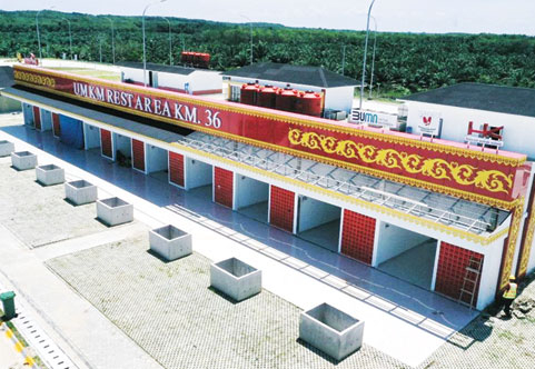 IDENTITAS KEARIFAN LOKAL: Lokasi stand UMKM di rest area Tol Padang-Pekanbaru Sesi 6 dengan khas adat Riau.(DOK HKI)