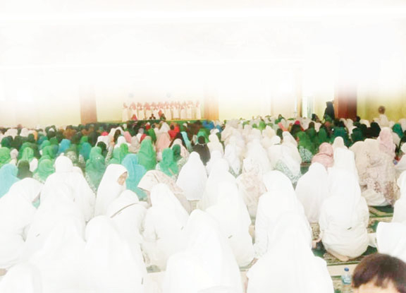 ANTUSIAS: Suasana pengajian Majelis Taklim Indonesia (MTI) se-Sumbar di Masjid Nurul Iman Padang, beberapa waktu lalu.(IST)