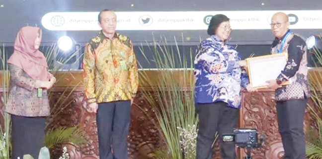 PRESTASI: Pemprov Sumbar mendapat Penghargaan Proklim 2023 dari Kementerian Lingkungan Hidup dan Kehutanan, pada Selasa (24/10).(IST)