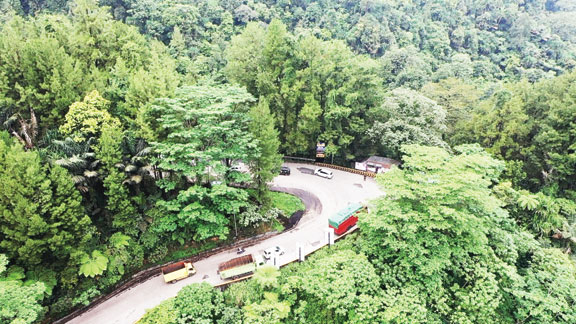 LINTASAN EKSTREM: BPJN Sumbar telah mengalokasikan program untuk pembenahan jalan Solok-Padang, khususnya di kawasan Sitinjau Lauik yang rawan kecelakaan.(IST)