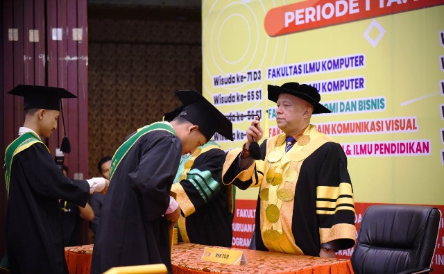Universitas  Putra Indonesia Yayasan Pendidikan Tinggi Komputer (UPI-YPTK) Padang gelar kegiatan wisuda ke-1 Tahun Akademik 2023/2024 yang berlangsung tiga hari, 24-26 Oktober 2023 di UPI Convention Center.