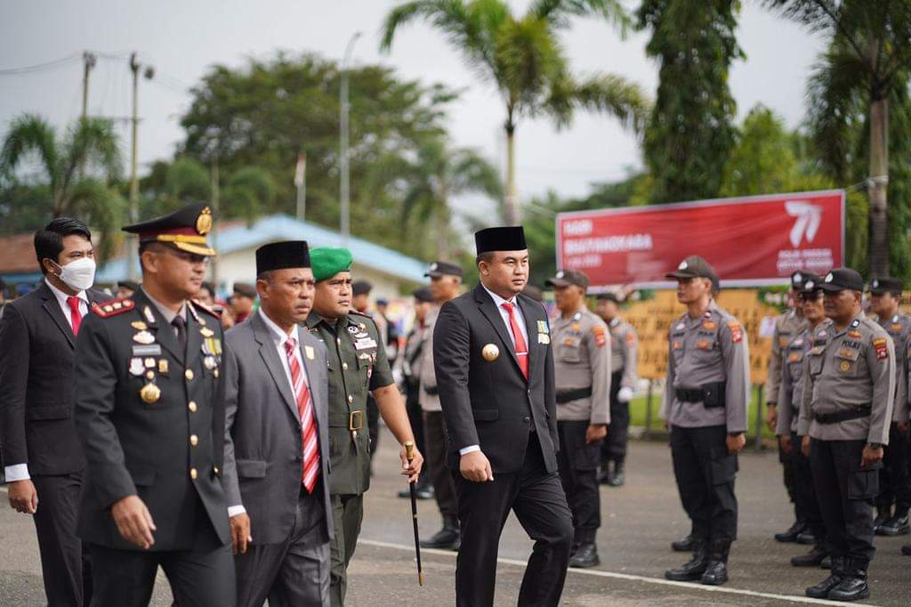 Ketua DPRD Dharmasraya Pariyanto bersama Bupati Dharmasraya dan unsur Forkompimda usai hadiri HUT Bhayangkara ke 77.(ita/Padek)