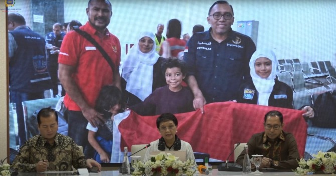 Menlu RI Retno LP Marsudi memberikan keterangan pers terkait proses evakuasi WNI dari Gaza, Jumat (3/11/2023). (Foto:Kemlu RI)