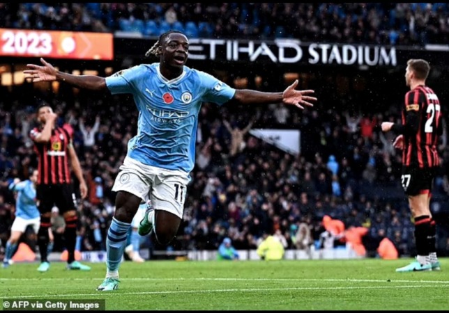 Pemain sayap Belgia Jeremy Doku terlibat dalam lima gol City saat mereka menang 6-1 di Premier League melawan Bournemouth pada  Sabtu (4/11/2023). (Foto: AFP)