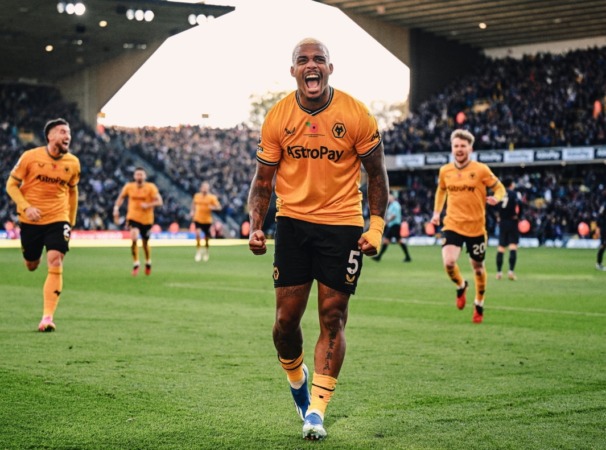 Mario Lemina berhasil mencetak gol kemenangan Wolves saat bertanding melawan Tottenham Hotspur. (Foto: X @wolves)