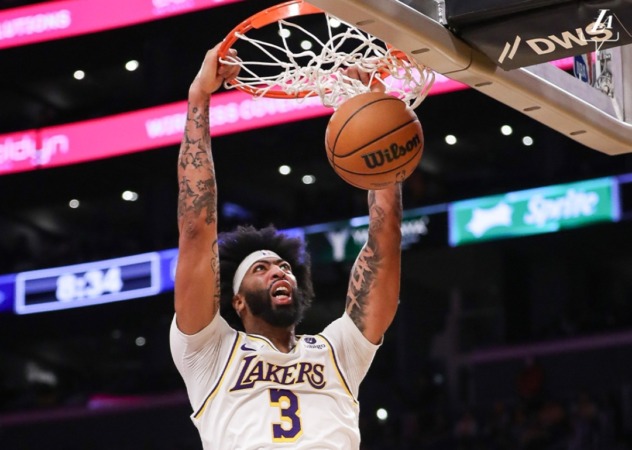 Anthony Davis mencetak 30 poin dan 13 rebound dalam pertandingan Los Angeles Lakers vs Portland Trail Blazers. (Foto: X @LA Lakers)