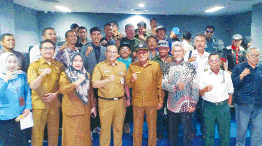 SINERGI: Wartawan Luak Limopuluah dan Diskominfo Limapuluh Kota bersama jajaran Diskominfotiksan Pekanbaru, Selasa (28/11).(DISKOMINFO LIMAPULUH KOTA FOR PADEK)