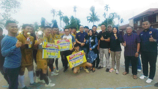 APRESIASI: Pj Wali Kota Payakumbuh Jasman Rizal foto bersama pemenang Poldam Cup, Sabtu (12/11).(POLDAM FOR PADEK)
