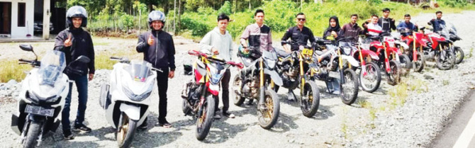 AMAN BERKENDARA: Sejumlah pengendara sepeda motor Honda berfoto bersama pada saat bersama PT Menara Agung.(IST)