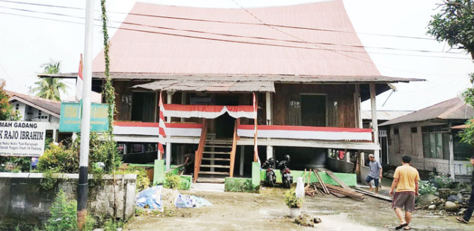BERSEJARAH: Disdikbud Kota Padang berencana menyulap Rumah Gadang Kajang Padati Dt. Rajo Ibrahim sebagai Pustaka Sejarah.(DISDIKBUD KOTA PADANG FOR PADEK)