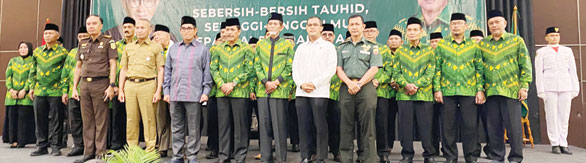PELANTIKAN: Kepengurusan DPW Syarikat Islam Sumbar masa jihad 2023-2028, yang dinakhodai Mukhlis Mansyur, resmi dilantik oleh Presiden Syarikat Islam Hamdan Zoelva, Senin (13/11) di Hotel Mercure, Padang.(SHYNTIA/PADEK)