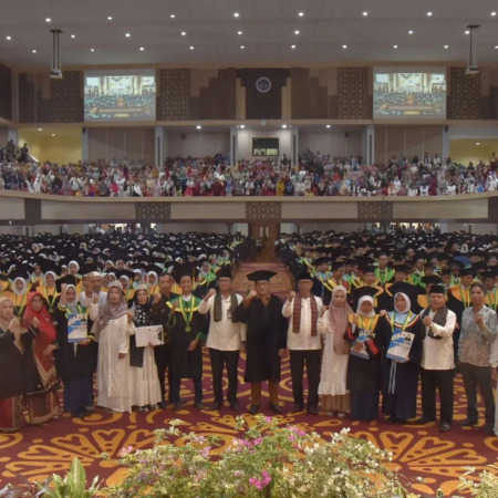 GENERASI AL QURAN: 1.500 siswa SMP Negeri se-Kota Padang mengikuti wisuda Tahfiz Akbar II Tahun 2023 di Auditorium Universitas Negeri Padang (UNP), Senin (11/12).(FACEBOOK HUMAS KOTA PADANG FOR PADEK)