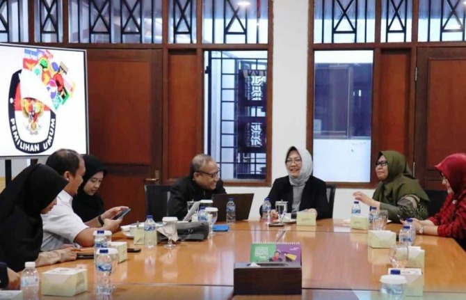 Diskusi “Kemunduran Peran dan Fungsi Partai Politik dalam Merawat dan Mengembangkan Demokrasi di Indonesia Dewasa Ini”.
