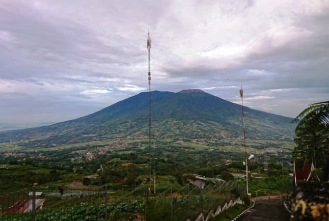 Gunung Marapi di Sumatera Barat seakan terus memanggil para pendaki menapakinya. Salam Lestari !!!