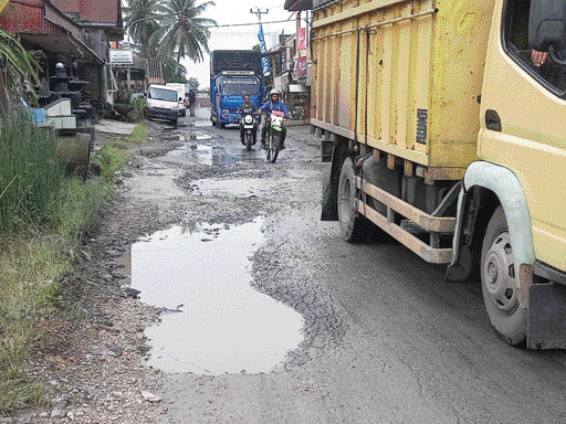 Kondisi jalan rusak.(ARFIDEL ILHAM/PADEK)