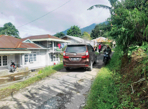 JALUR EVAKUASI: Ruas Jalan Jorong Batang Silasiah, Nagari Bukik Batabuah, Kecamatan Canduang, Kabupaten Agam yang juga merupakan jalur evakuasi warga.(RIAN AFDOL/PADEK)
