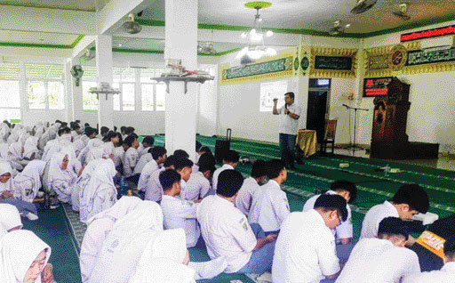 ANTUSIAS: UNP mengadakan kegiatan sosialisasi tentang Seleksi Nasional Penerimaan Mahasiswa Baru (SNPMB) 2024 kepada siswa SMAS Adabiah 2 Padang, Senin (22/1).(WEBSITE UNP)