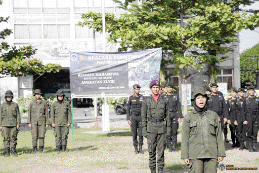 UPACARA PENUTUPAN: Dikbasis Angkatan XLVIII Menwa Pagaruyung Batalyon 102 Mahabhakti UNP resmi ditutup, Senin (22/1).(WEBSITE UNP)