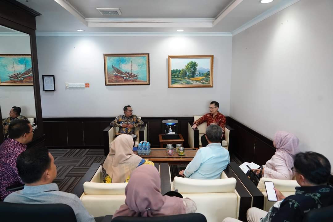 GIGIH: Bupati Tanahdatar Eka Putra saat koordinasi perbaikan SAKIP ke Kemenpan RB, Jumat (12/1).(PROKOPIM SETDA TANAHDATAR UNTUK PADEK)