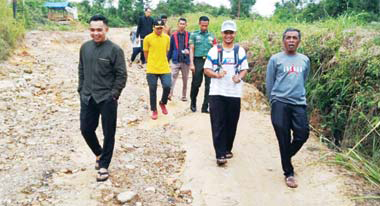 Masyarakat Nagari Simpang Kapuak, berharap lanjutan pembangunan jalan Jorong Kototinggi dan Jorong Kubang Balambak. Sebab saat ini, kondisi jalan sepanjang tiga kilometer masih sangat membutuhkan lapis aspal beton (laston) lanjutan dari pembangunan sebelu