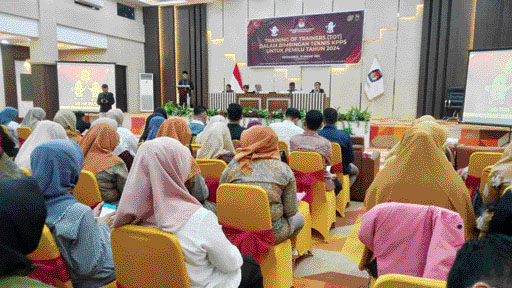 SOSIALISASI: KPU Payakumbuh gelar TOT untuk PPK dan PPS di Hotel Mangkuto, Payakumbuh, Rabu (24/1).(ARFIDEL ILHAM/PADEK)