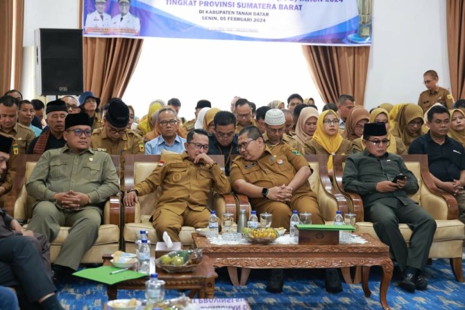 PEMBANGUNAN: FGD Penilaian Tahap II PPD 2024 di Indojolito Batusangkar, Senin (5/1).(PEMKAB TANAHDATAR FOR PADEK)