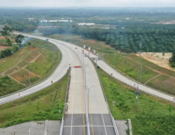 Tol Bangkinang – Pangkalan tahap 1 sepanjang 24,7 km dengan progres konstruksi sudah mencapai 94,42%. Sedangkan jalan tol Payakumbuh -Pangkalan Sumbar telah mulai disosialisasikan.(Foto: BPJT)