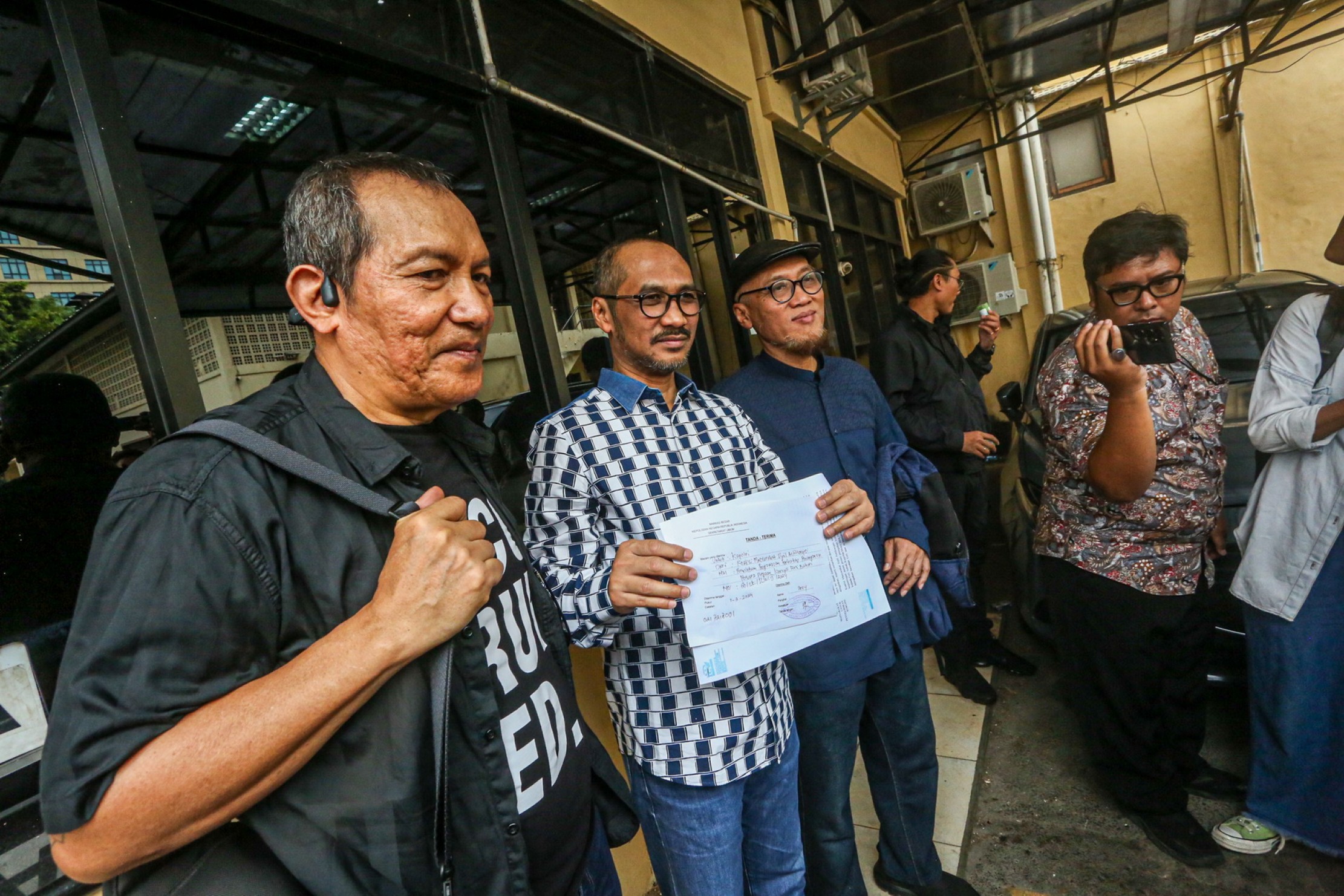 SURATI KAPOLRI: Mantan pimpinan KPK mengirimkan surat kepada Kapolri terkait lambannya proses hukum terhadap Firli, Jumat (1/3).