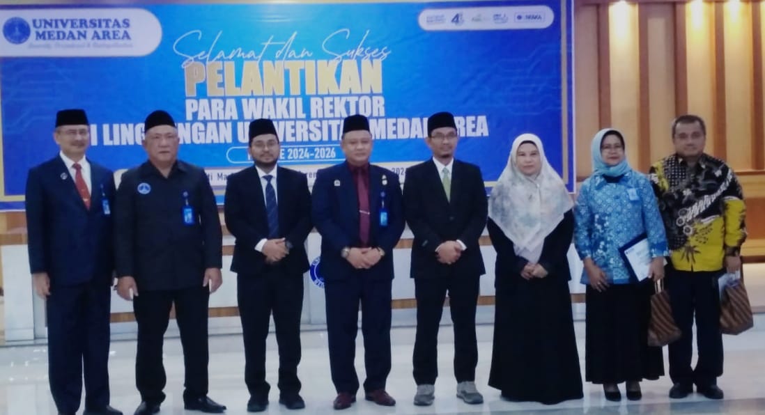 PELANTIKAN: Rektor UMA Prof Dr Ir Dadan Ramdan MEng MSc dan Ketua Yayasan Pendidikan Haji Agus Salim Drs HM Erwin Siregar MBA bersama empat wakil rektor UMA yang baru dan yang lama, Selasa (5/3).